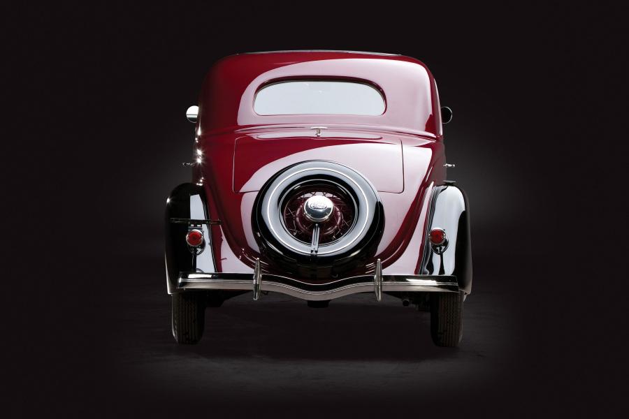  Ford V8 Deluxe 3-Window Coupe 1935 года  (фото 20 из 20)